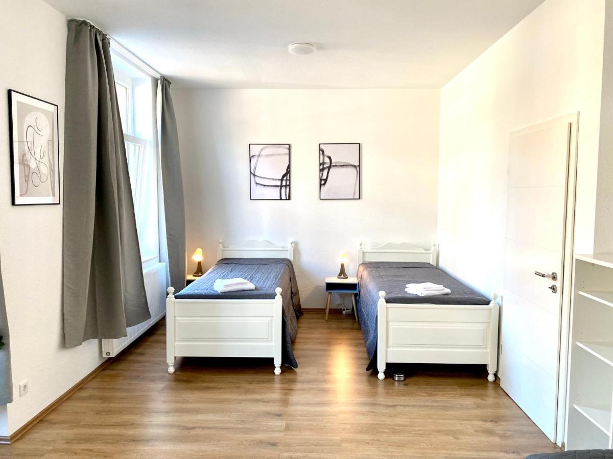 2 Rooms, Free Parking, 25 Min To Duesseldorf, 150 Mbps Wlan ดุยส์บูร์ก ภายนอก รูปภาพ