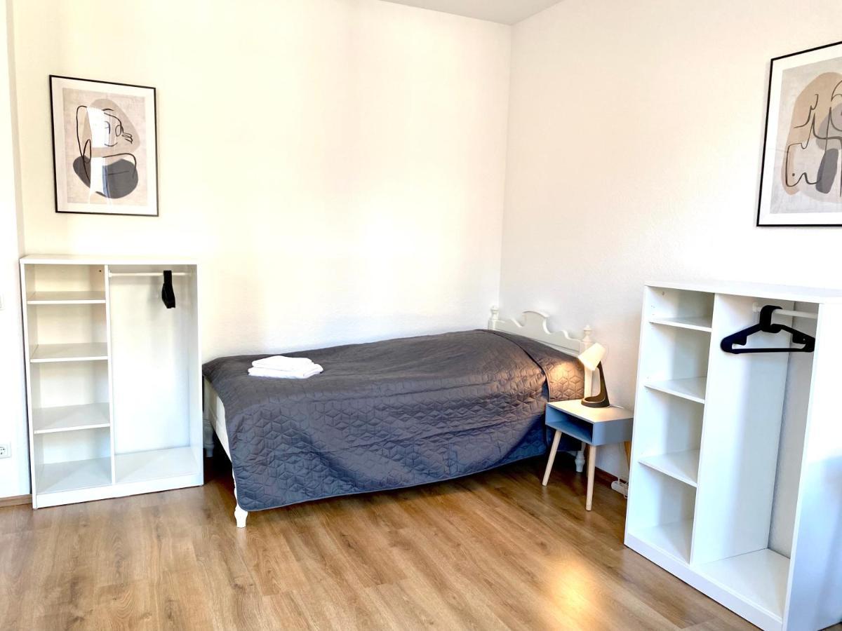 2 Rooms, Free Parking, 25 Min To Duesseldorf, 150 Mbps Wlan ดุยส์บูร์ก ภายนอก รูปภาพ