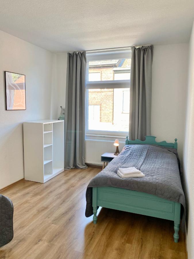 2 Rooms, Free Parking, 25 Min To Duesseldorf, 150 Mbps Wlan ดุยส์บูร์ก ภายนอก รูปภาพ