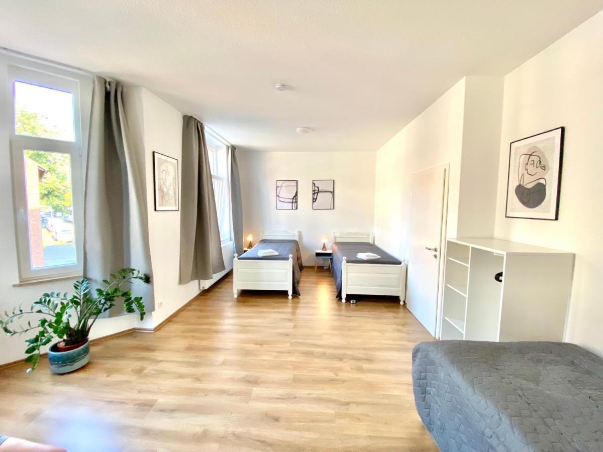 2 Rooms, Free Parking, 25 Min To Duesseldorf, 150 Mbps Wlan ดุยส์บูร์ก ภายนอก รูปภาพ