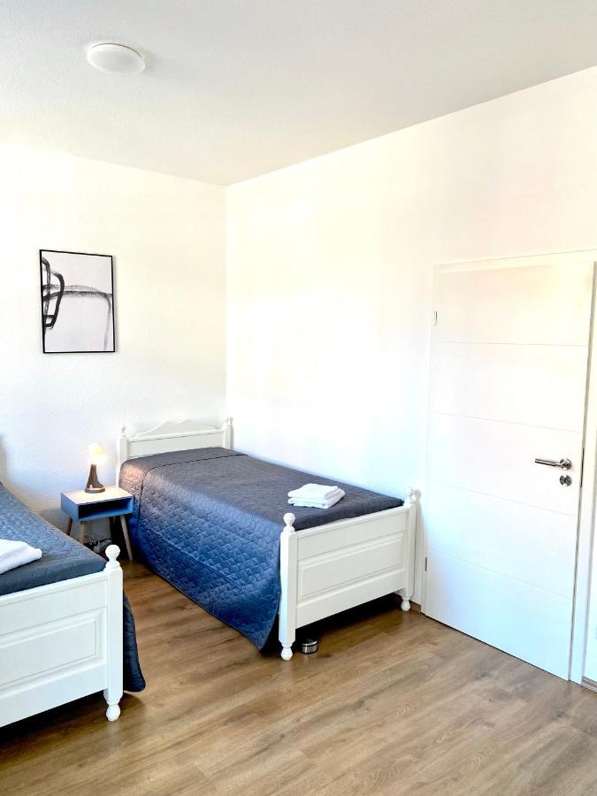2 Rooms, Free Parking, 25 Min To Duesseldorf, 150 Mbps Wlan ดุยส์บูร์ก ภายนอก รูปภาพ