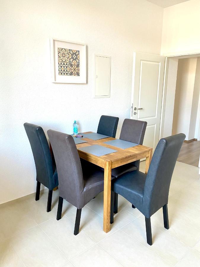 2 Rooms, Free Parking, 25 Min To Duesseldorf, 150 Mbps Wlan ดุยส์บูร์ก ภายนอก รูปภาพ