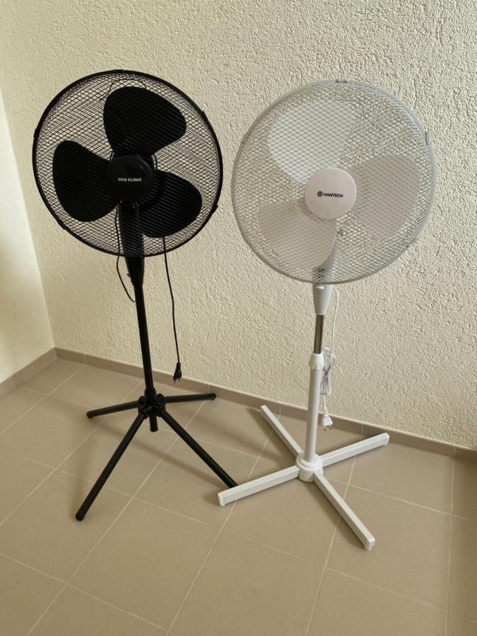 2 Rooms, Free Parking, 25 Min To Duesseldorf, 150 Mbps Wlan ดุยส์บูร์ก ภายนอก รูปภาพ