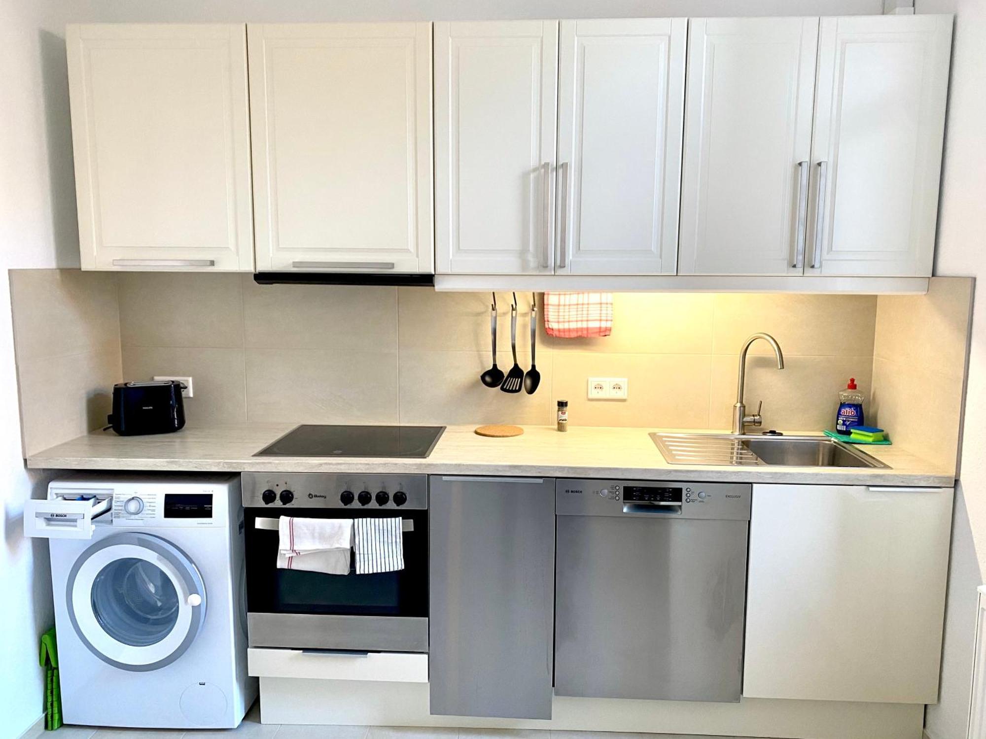 2 Rooms, Free Parking, 25 Min To Duesseldorf, 150 Mbps Wlan ดุยส์บูร์ก ภายนอก รูปภาพ