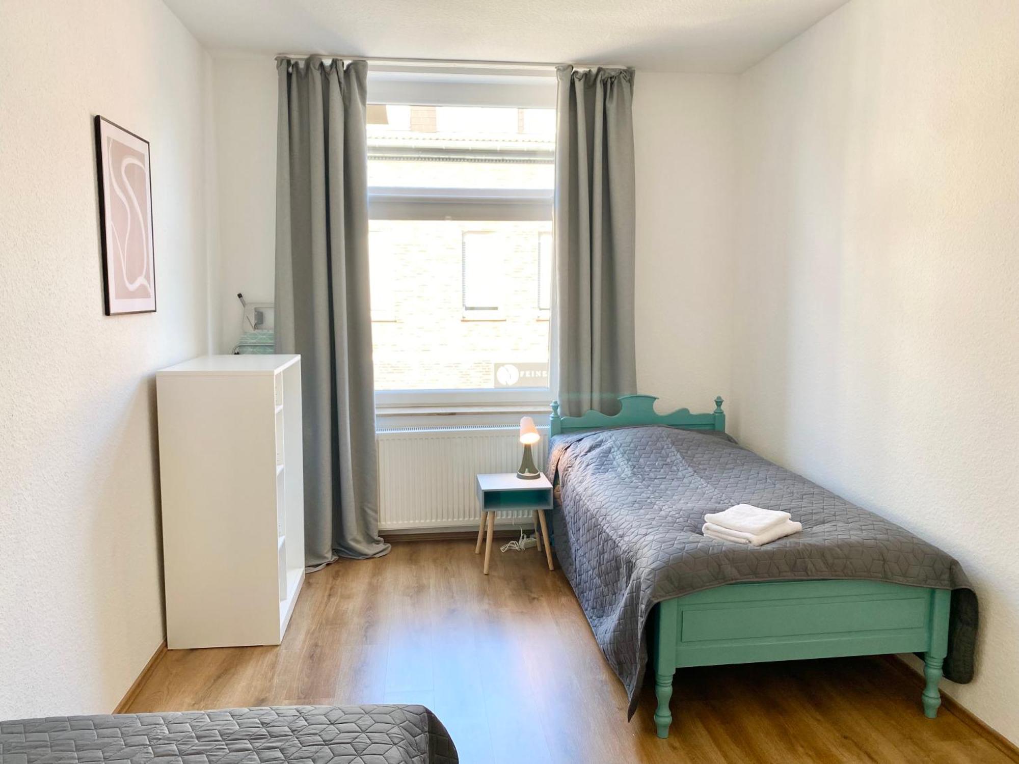 2 Rooms, Free Parking, 25 Min To Duesseldorf, 150 Mbps Wlan ดุยส์บูร์ก ภายนอก รูปภาพ
