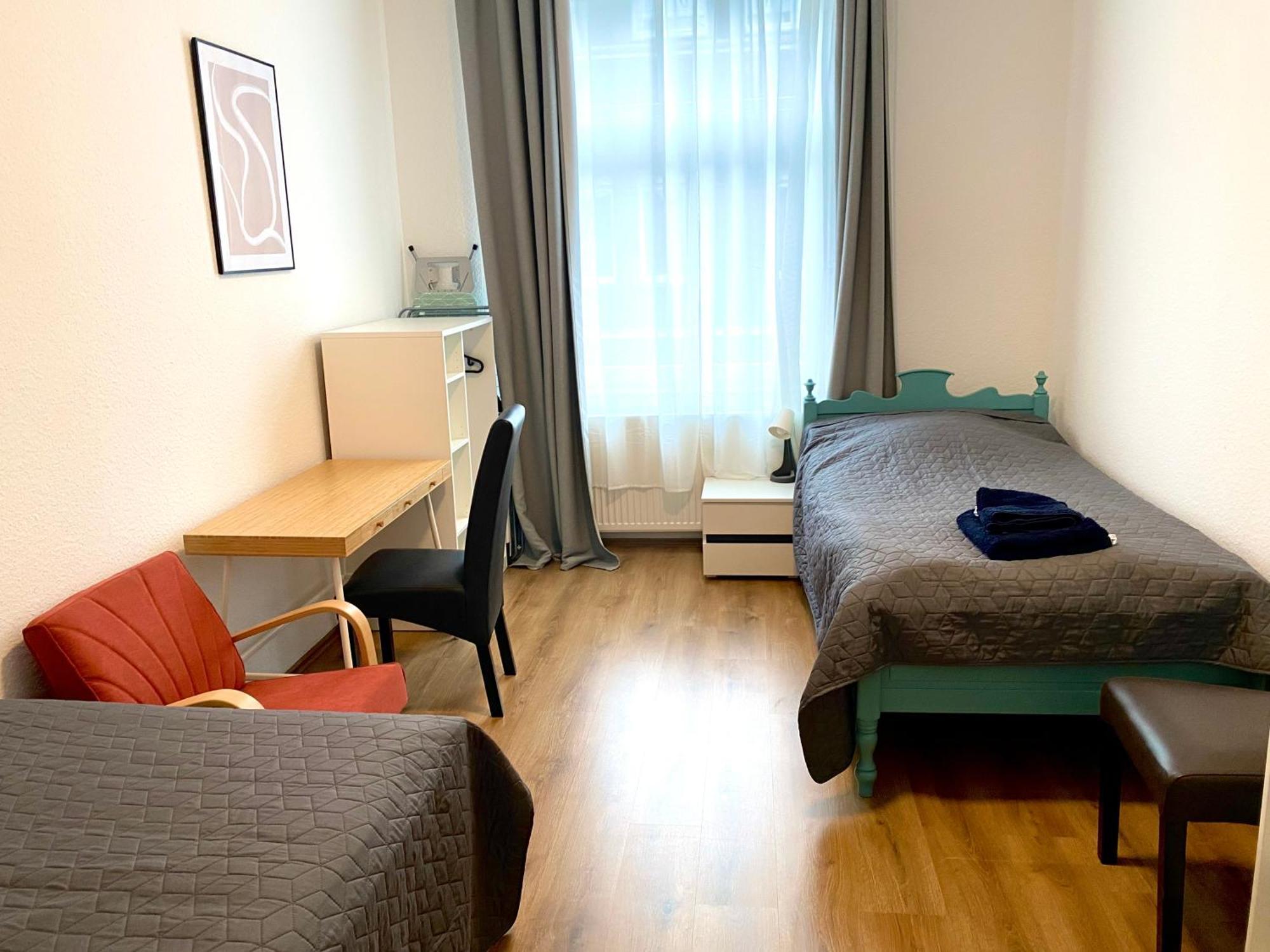 2 Rooms, Free Parking, 25 Min To Duesseldorf, 150 Mbps Wlan ดุยส์บูร์ก ภายนอก รูปภาพ